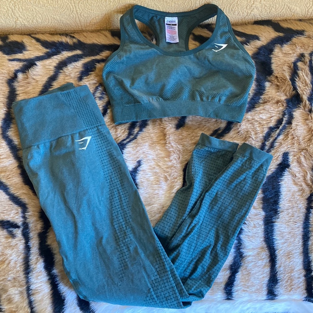 Gymshark Vital Seamless 2.0 set- sports bra + leggings in dark green marl- M